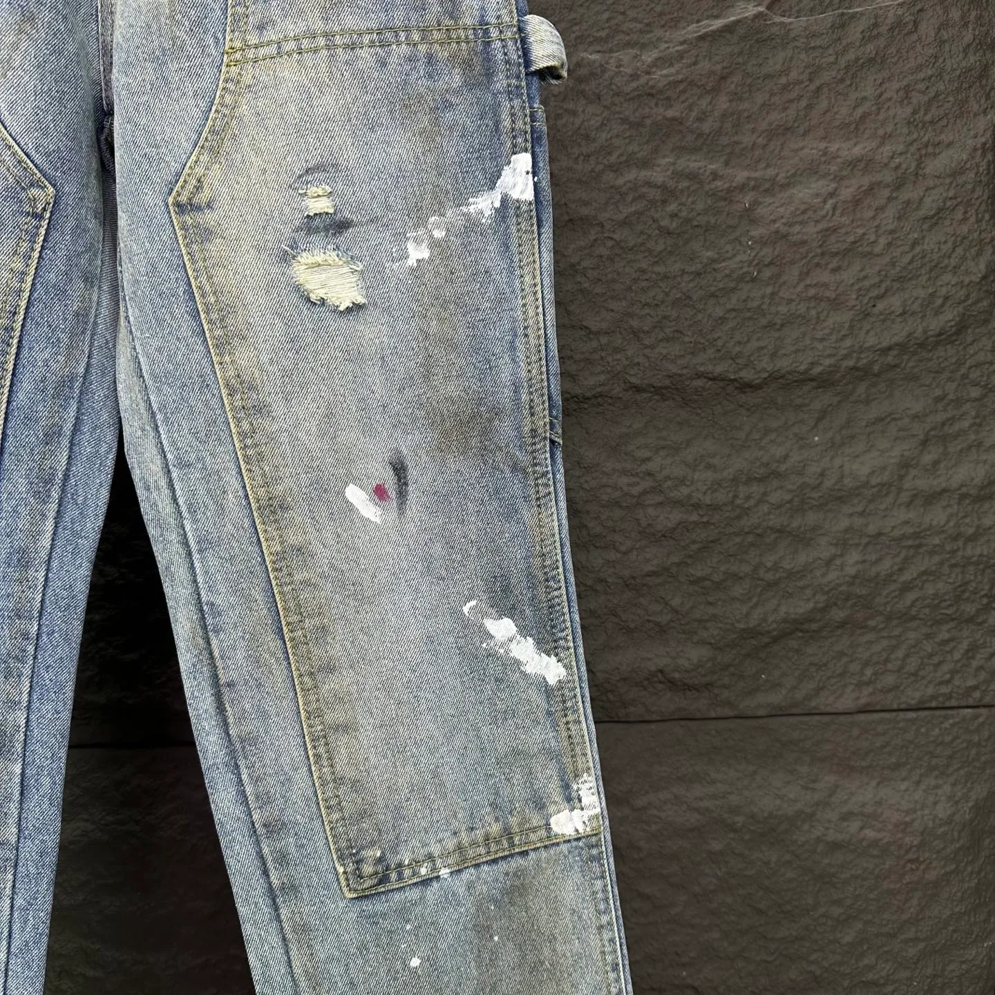 P260 GALLERY DEPT. 2025 new splash-ink hand-painted dirty distressed couple style loose washed jeans 🔥High version🔥High version🔥 Top ceiling quality Styles with different washed textures are very friendly to people with thin legs and thick legs. The straight version is very flattering to the leg shape. Moderate length that never goes out of style, easy to match with casually, basic styling for various styles, a must-have in the wardrobe! The fabric is stiff but also makes the upper body soft without losing texture. The washing process is even more perfect. It is a must-have item for everyone! ! ! Washed wheat, hang tag, pants label, three complete labels, color: blue, size: 28, 30, 32, 34, 36 (five sizes)